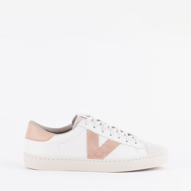 Victoria 1126142 Nude