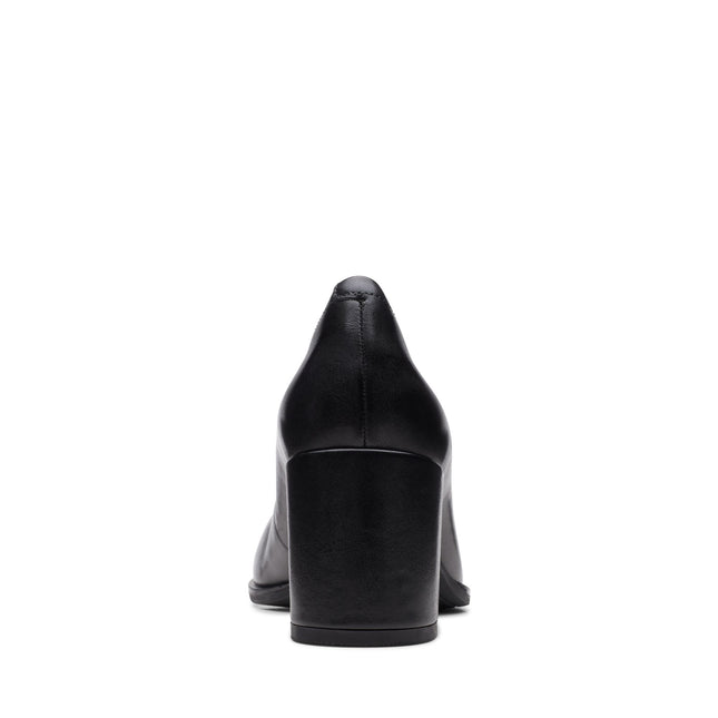 Clarks Freva55 Court Black Leather Standard Width