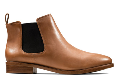 Clarks Taylor Shine Tan Leather - Wide Fit