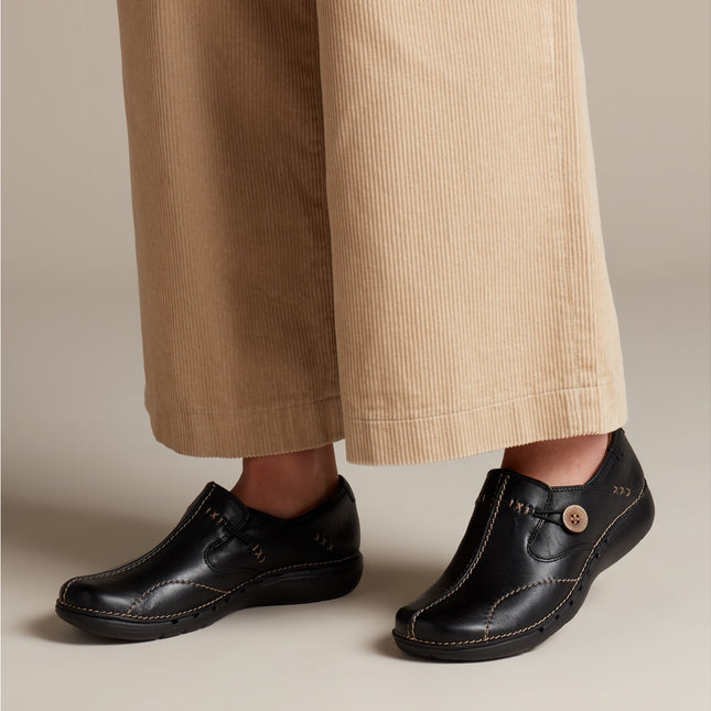 Clarks Un Loop Black Leather Standard Width